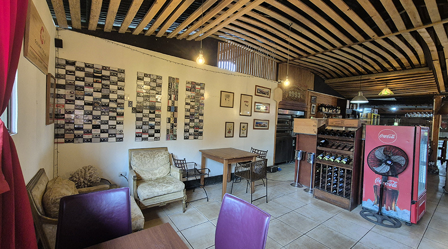Costa Rica - San Vito de Coto Brus - Complexe commercial, restaurant-pizzeria - 5 cabinas - maison - Restaurant - Intrieur - vue 1