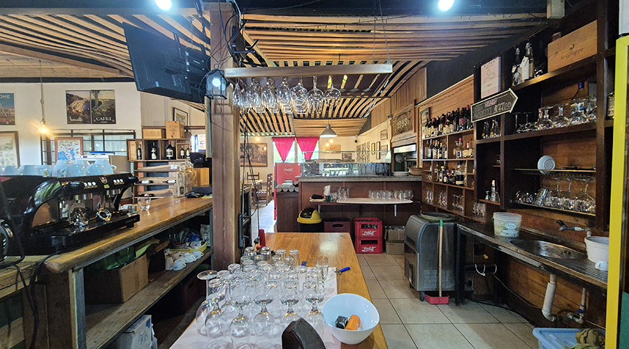 Costa Rica - San Vito de Coto Brus - Complexe commercial, restaurant-pizzeria - 5 cabinas - maison - Restaurant - Intrieur - vue 3