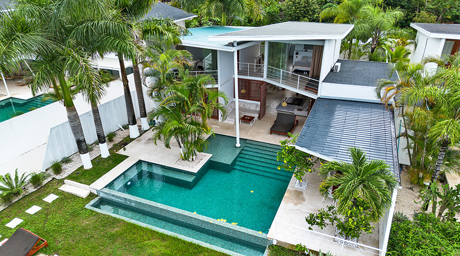
	1.400.000 $ - Plongez dans l&rsquo;essence du luxe tropical &agrave; Santa Teresa avec cette propri&eacute;t&eacute; d&rsquo;exception, nich&eacute;e entre jungle luxuriante et oc&eacute;an infini. Un lieu o&ugrave; le raffinement contemporain rencontre la nature ...