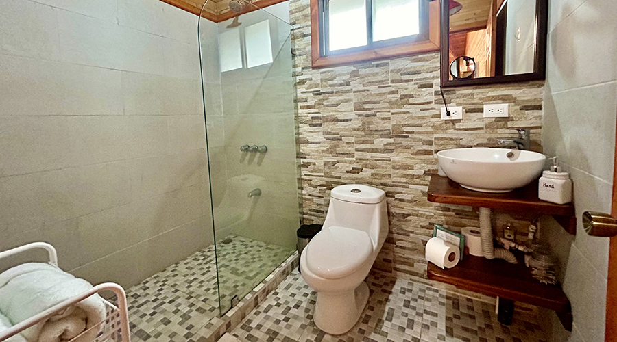 Costa Rica - Osa - Bahia Ballena - Cabinas Bahia 1+1 - Cabina 2 - Salle de bain