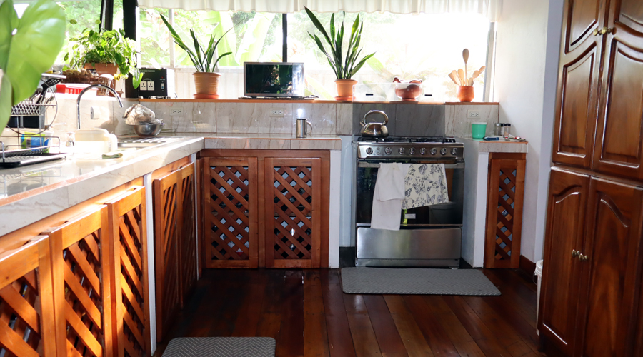Costa Rica, Province de Puntarenas, Uvita, Maison Balinaise - Cuisine 1