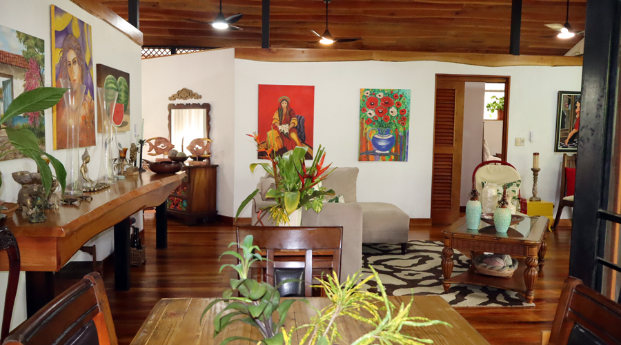 Costa Rica, Province de Puntarenas, Uvita, Maison Balinaise - Le salon - Vue 2