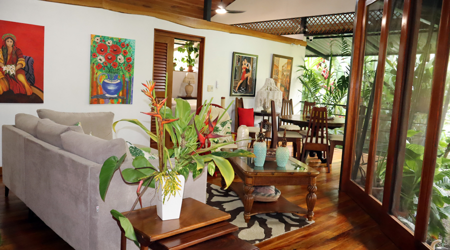 Costa Rica, Province de Puntarenas, Uvita, Maison Balinaise - Le salon - Vue 3