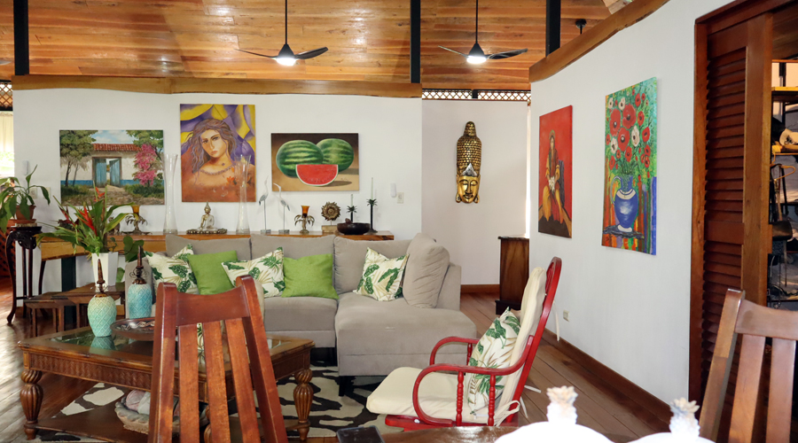 Costa Rica, Province de Puntarenas, Uvita, Maison Balinaise - Le salon - Vue 4