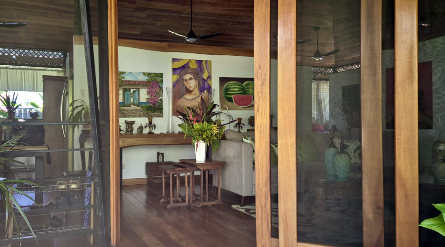 Costa Rica, Province de Puntarenas, Uvita, Maison Balinaise - Le salon - Vue extrieure