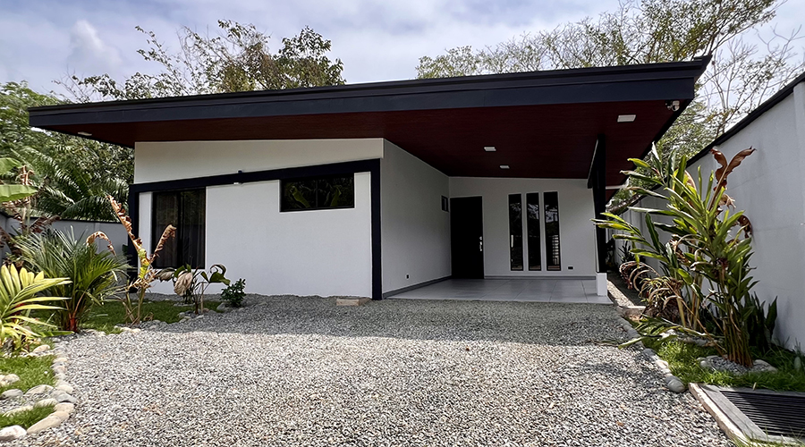 
	399.000 $ - Située dans le quartier très prisé de Jardines de Morete, à seulement trois minutes du centre animé d'Uvita, cette maison moderne de trois chambres offre confort et fonctionnalité.

	Dans un quartier pai ...