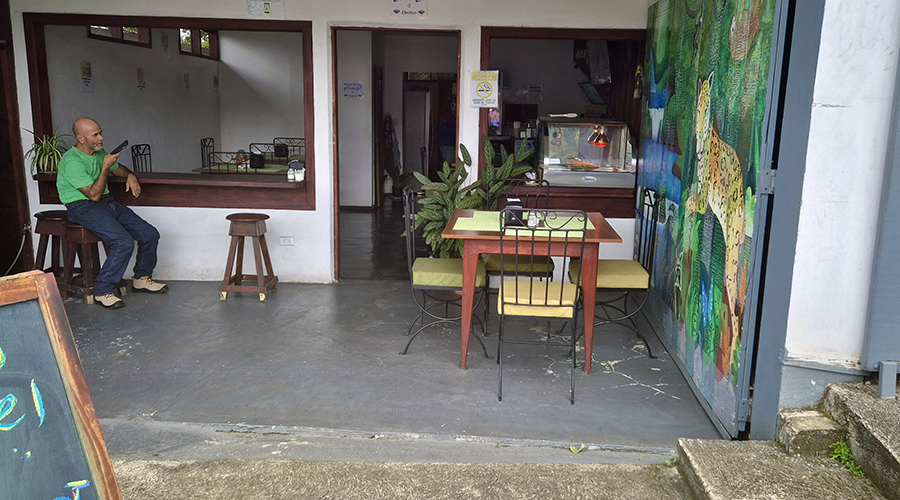 Costa Rica - Province de San Jos - San Isidro de El General - Soda Restaurant Costaricien - Terrasse - vue 2