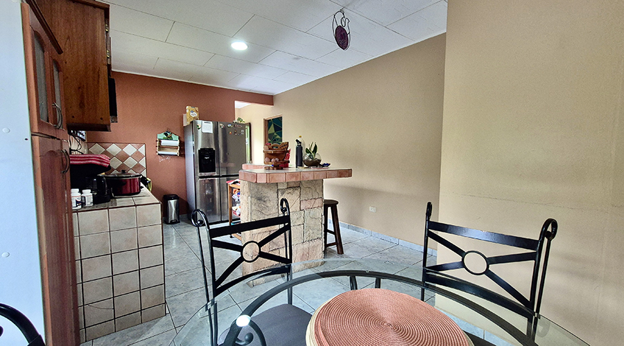 Costa Rica - San Jos - Pedregosito - Casa Pedregosito - Intrieur - Cuisine - Vue 2