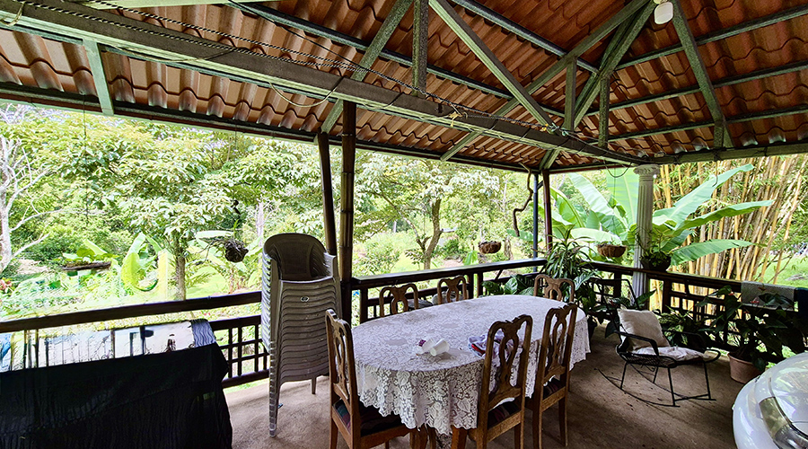 Costa Rica - San Jos - Pedregosito - Casa Pedregosito - Extrieur - Rancho - Cuisine - Vue 1