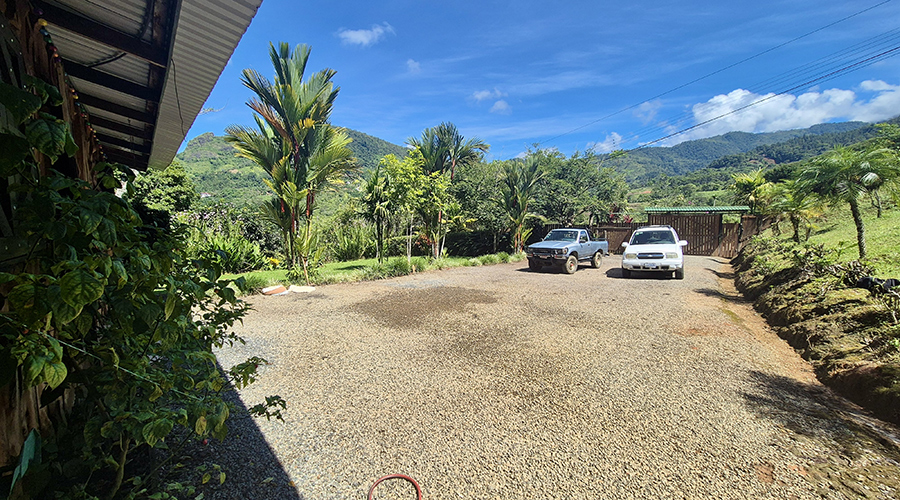 Costa Rica - San Jos� - Quebradas - Casa Berny - Maison - Ext�rieur - Parking - Vue 1