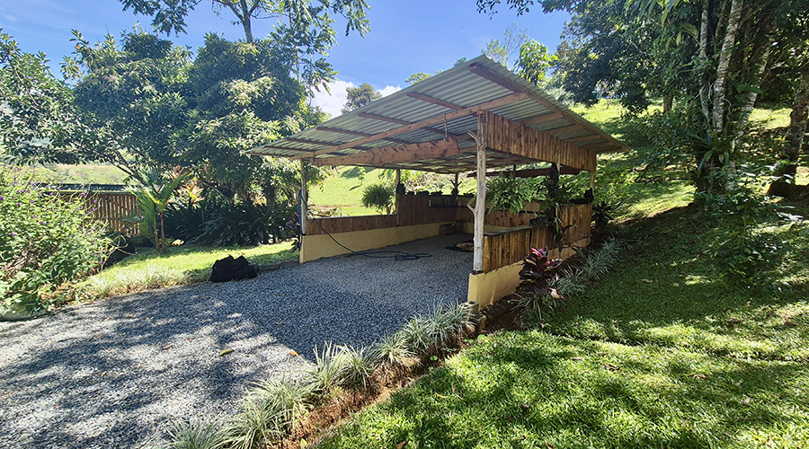 Costa Rica - San Jos� - Quebradas - Casa Julio - Maison - Ext�rieur - Carport - Vue 1