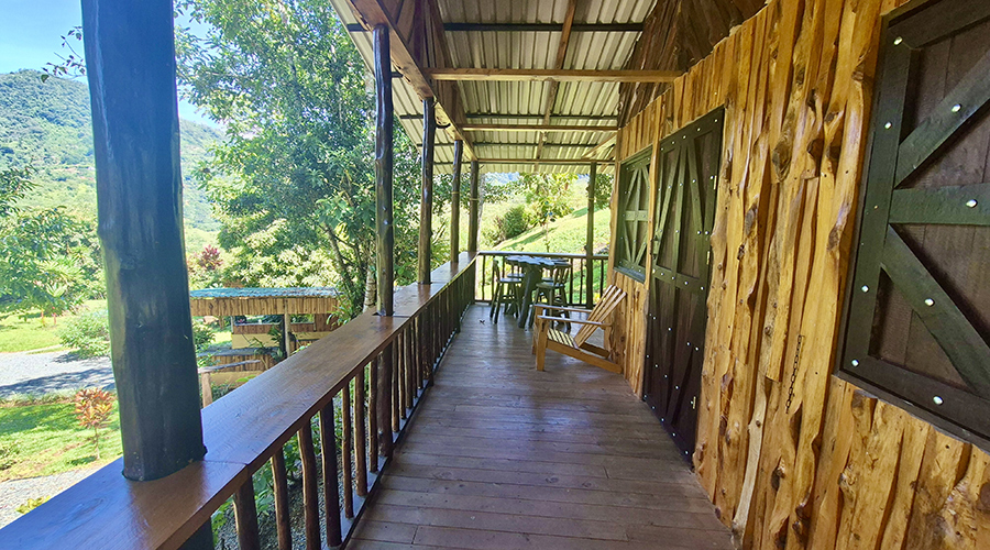 Costa Rica - San Jos� - Quebradas - Casa Julio - Maison - Int�rieur - Terrasse - Vue 2