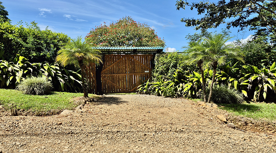 Costa Rica - San Jos� - Quebradas - Casa Susana - Maison - Ext�rieur - Portail - Vue 1