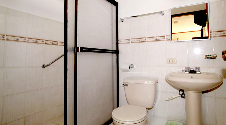 Costa Rica - Guanacaste - Samara - SAM 4 apts - Immeuble 4 appartements - Une des 4 salles de bain- Vue 1