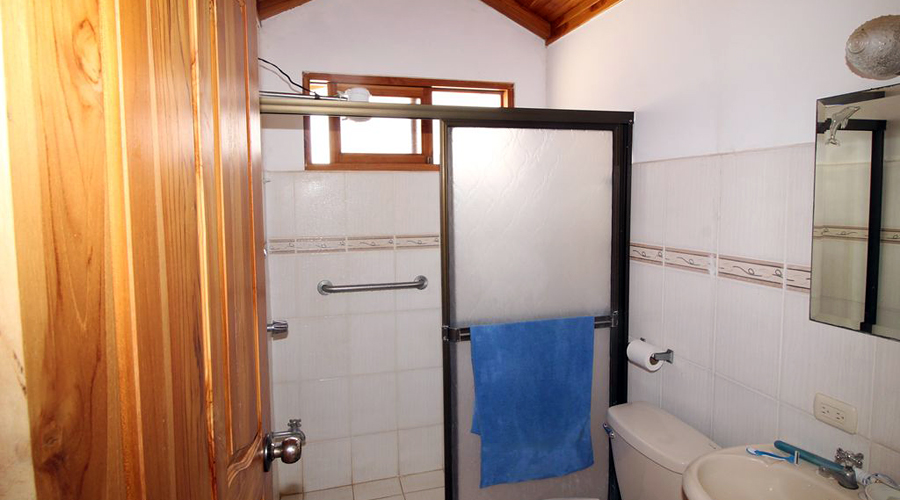 Costa Rica - Guanacaste - Samara - SAM 4 apts - Immeuble 4 appartements - Une des 4 salles de bain- Vue 2