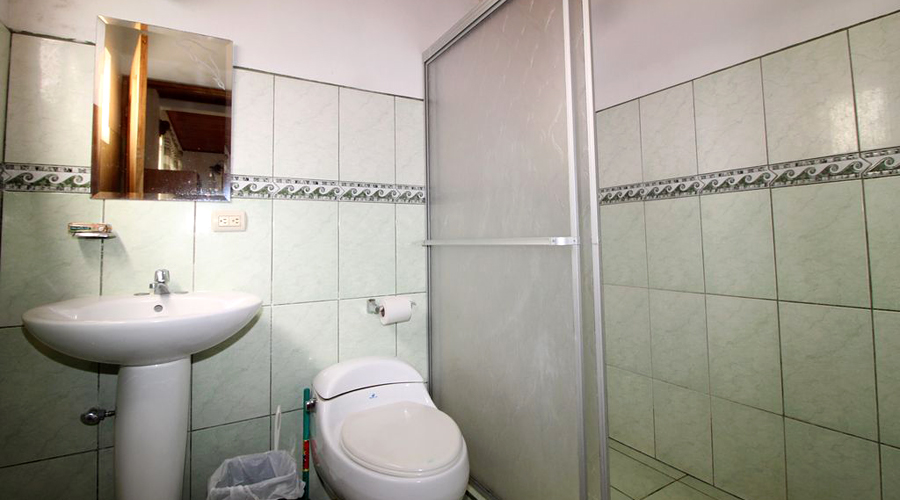 Costa Rica - Guanacaste - Samara - SAM 4 apts - Immeuble 4 appartements - Une des 4 salles de bain- Vue 3