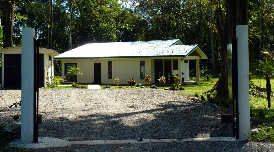 Costa Rica - Cahuita - Maison neuve 4 chambres - L'entrée et le portail