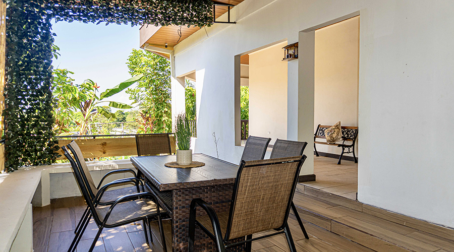 Costa Rica - Osa - Bahia Ballena - Bahia - Casa Mariposa - Patio arri�re - vue 3