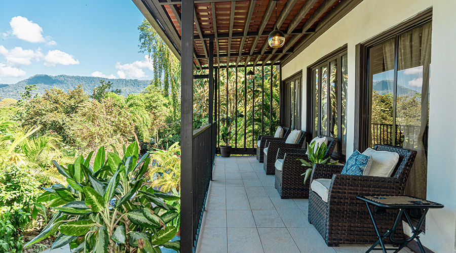 Costa Rica - Osa - Bahia Ballena - Bahia - Casa Mariposa - Patio avant - vue 3
