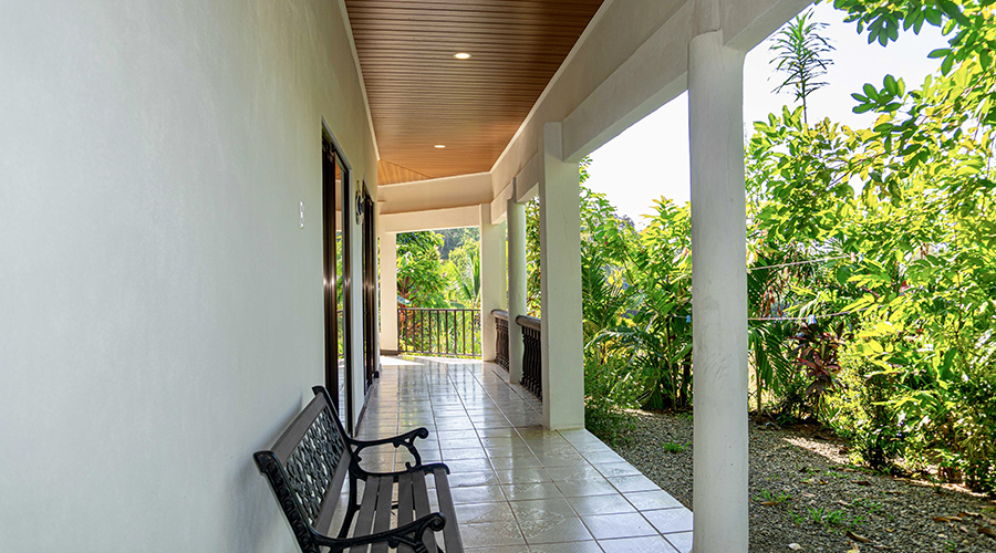 Costa Rica - Osa - Bahia Ballena - Bahia - Casa Mariposa - Patio lat�ral - vue 2