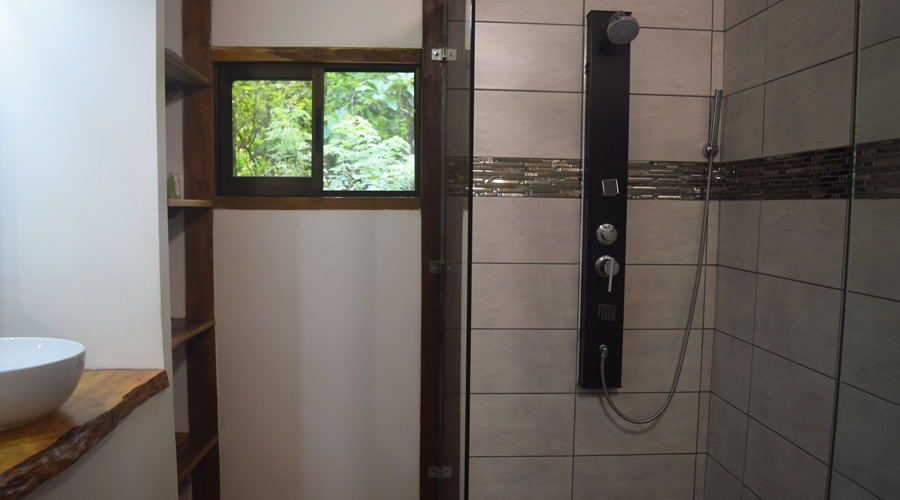 Maison neuve 4 chambres et 2 salles de bains à Cahuita - Costa Rica - La salle de bain 1