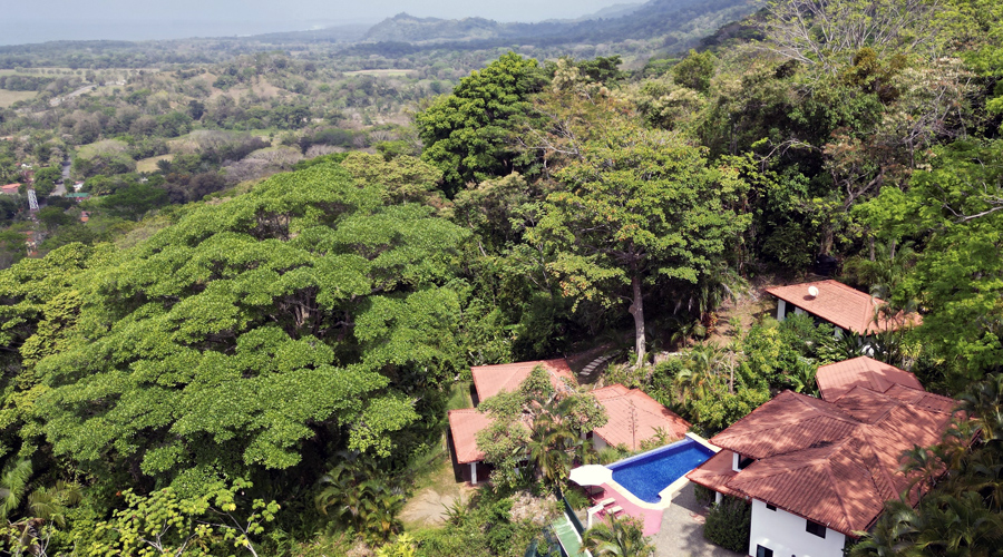 Costa Rica, Province Puntarenas, entre Quepos et Dominical, Hotel-Restaurant + 5 lodges - Drone 2